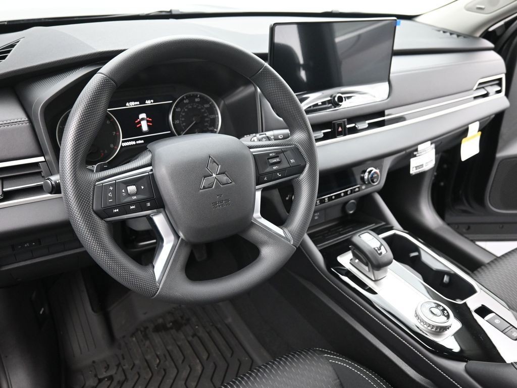 Mitsubishi Outlander Vehicle Full-screen Gallery Image 15