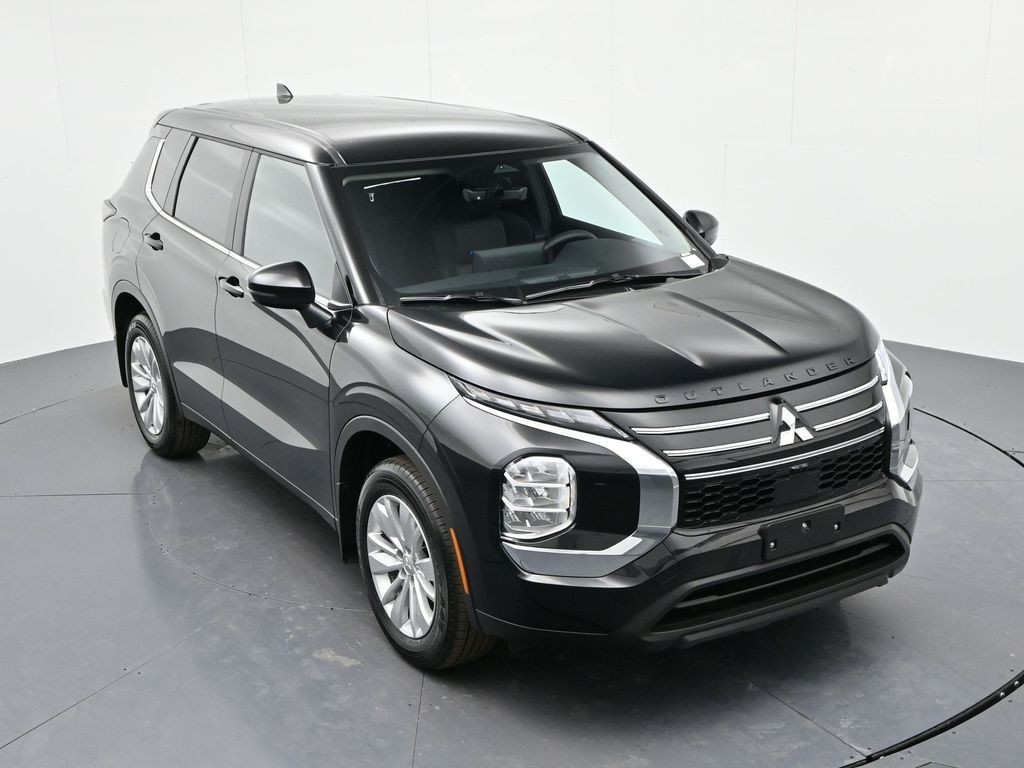 Mitsubishi Outlander Vehicle Full-screen Gallery Image 17