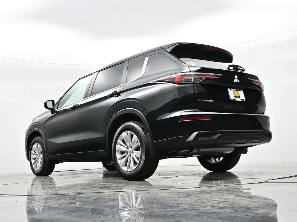 Mitsubishi Outlander Vehicle Full-screen Gallery Image 21