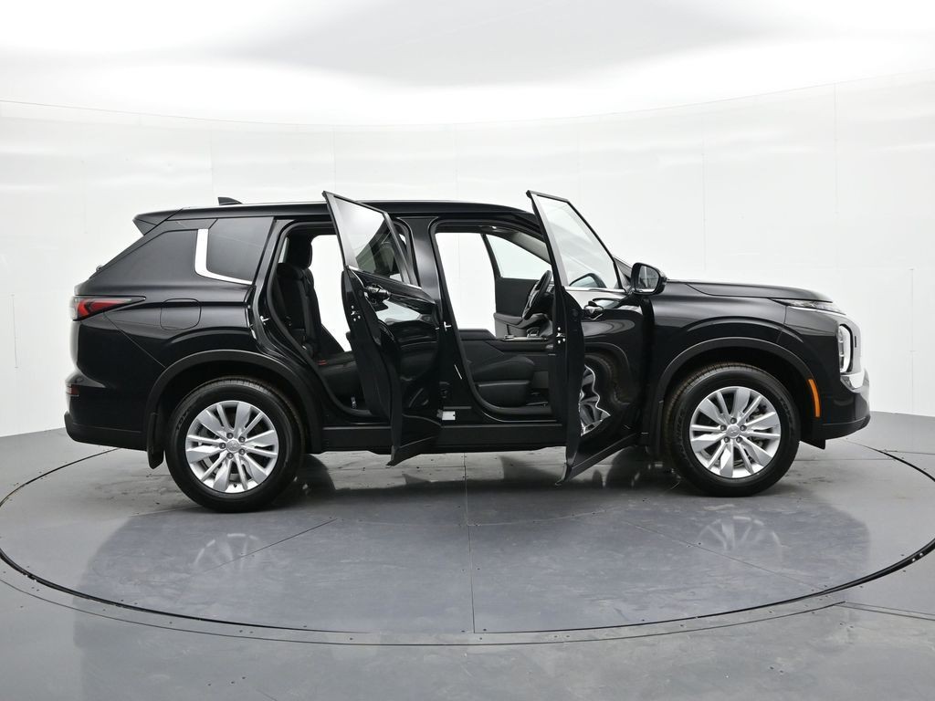 Mitsubishi Outlander Vehicle Full-screen Gallery Image 25