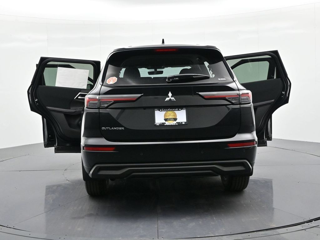 Mitsubishi Outlander Vehicle Full-screen Gallery Image 28