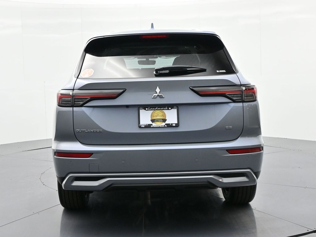 Mitsubishi Outlander Vehicle Full-screen Gallery Image 7