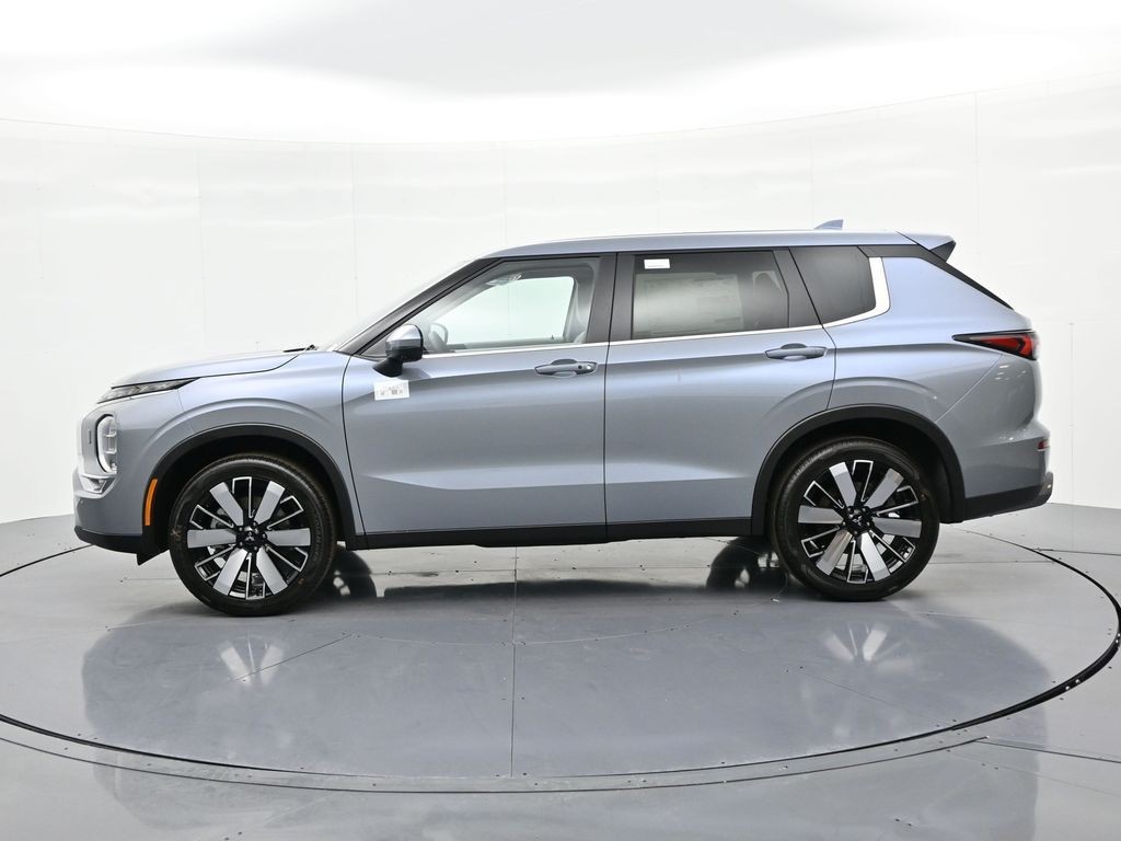 Mitsubishi Outlander Vehicle Full-screen Gallery Image 9