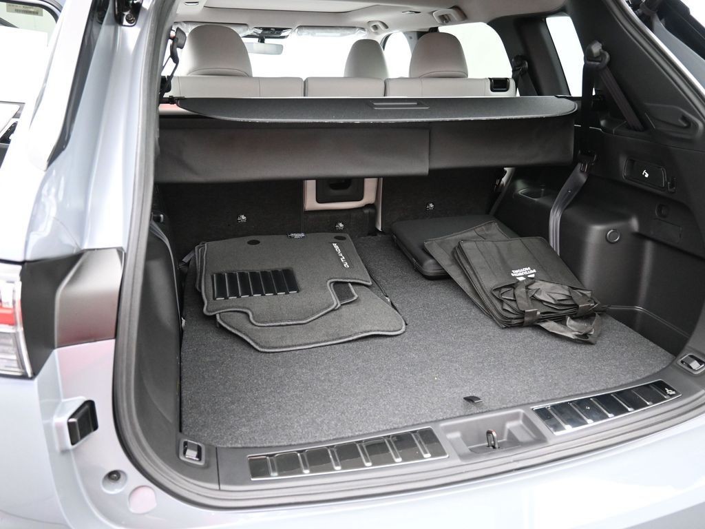 Mitsubishi Outlander Vehicle Full-screen Gallery Image 10