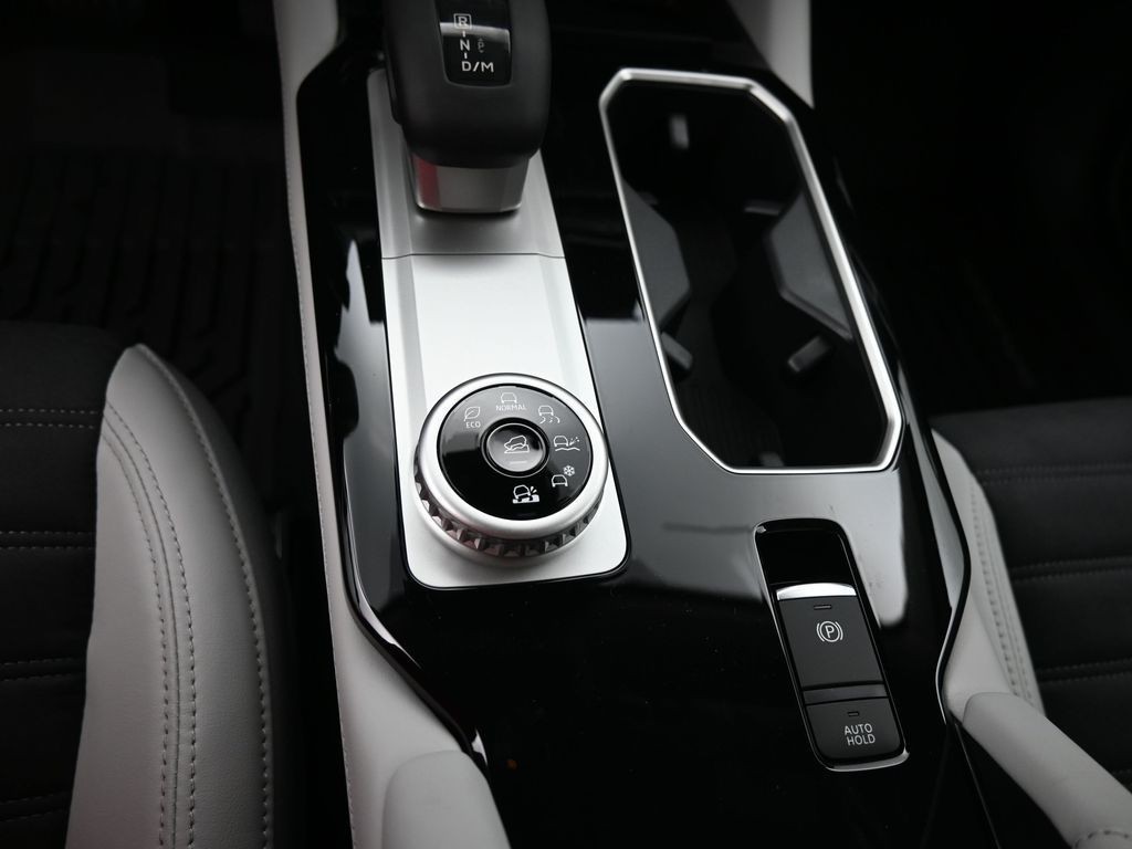 Mitsubishi Outlander Vehicle Full-screen Gallery Image 13