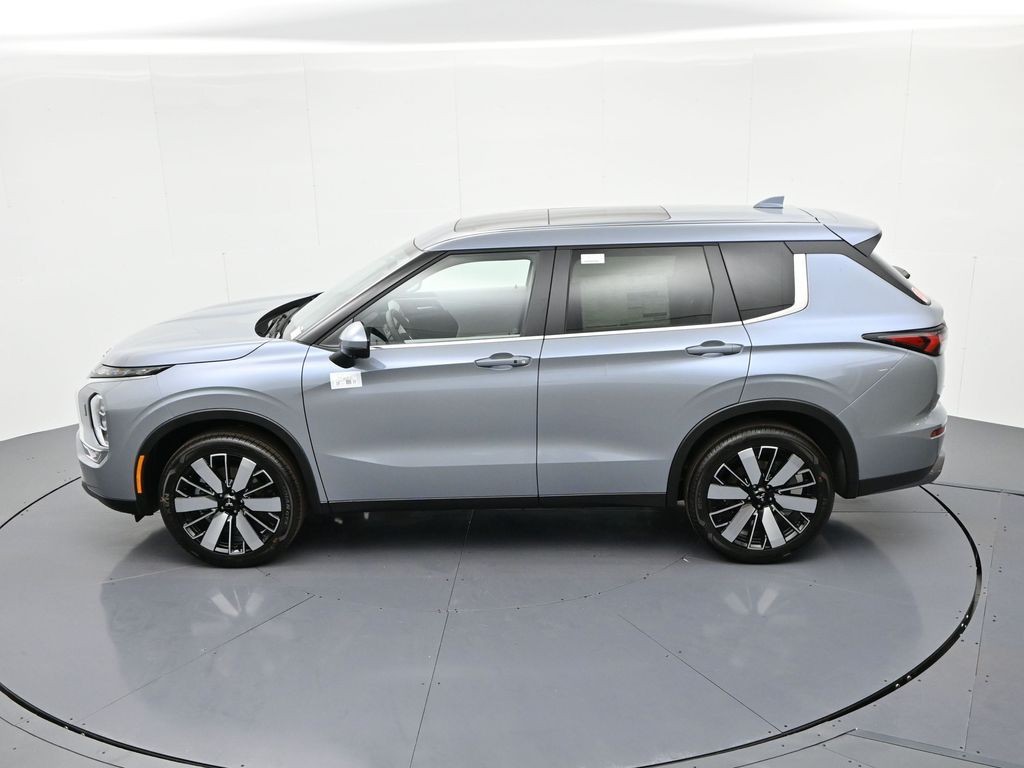 Mitsubishi Outlander Vehicle Full-screen Gallery Image 18