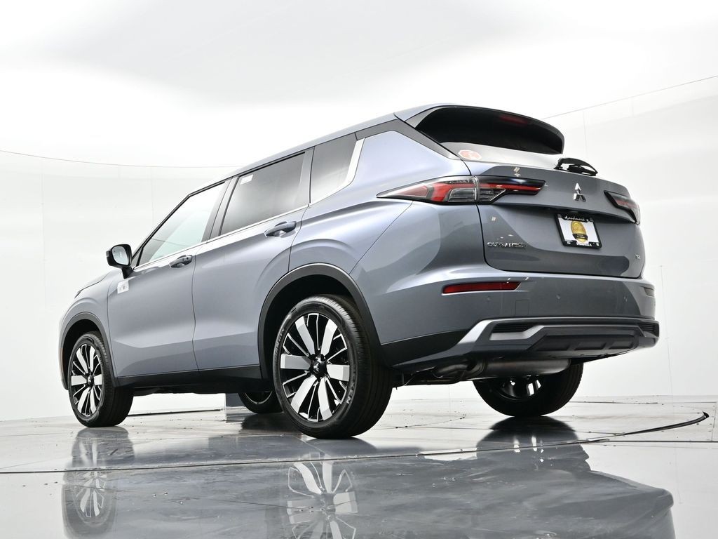 Mitsubishi Outlander Vehicle Full-screen Gallery Image 19