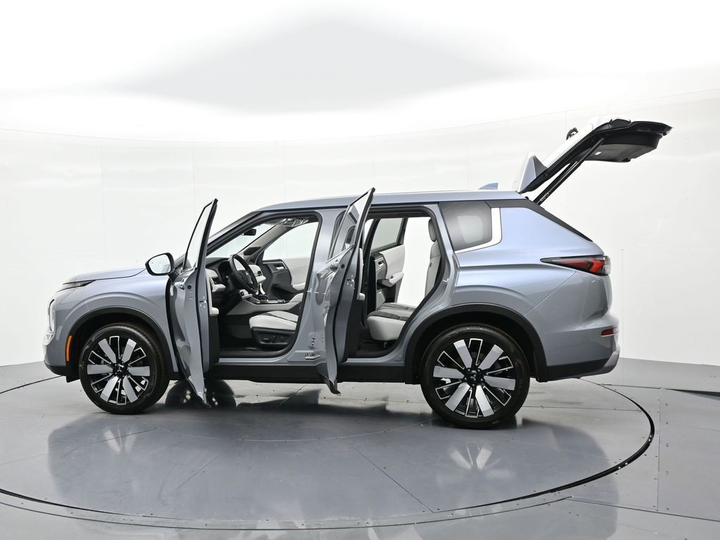 Mitsubishi Outlander Vehicle Full-screen Gallery Image 23