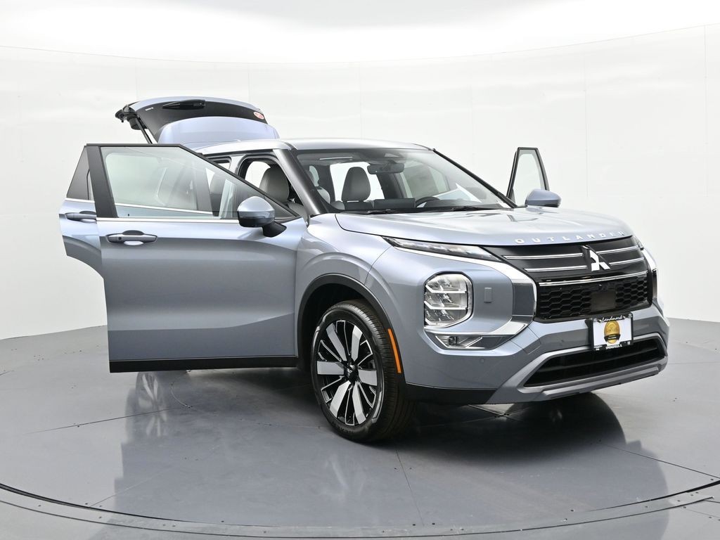 Mitsubishi Outlander Vehicle Full-screen Gallery Image 24