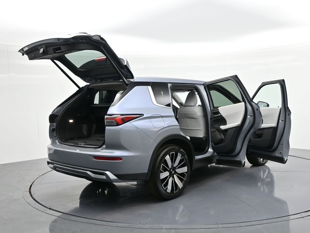 Mitsubishi Outlander Vehicle Full-screen Gallery Image 25