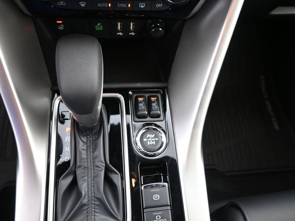 Mitsubishi Eclipse Cross Vehicle Full-screen Gallery Image 12