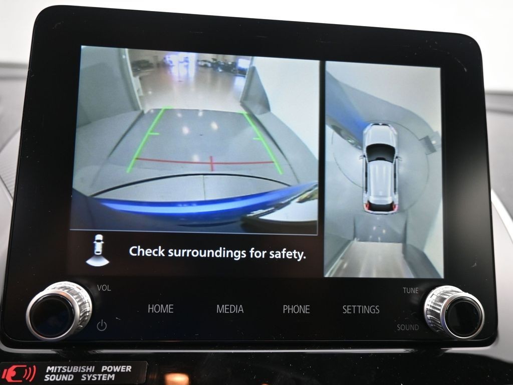 Mitsubishi Eclipse Cross Vehicle Full-screen Gallery Image 13