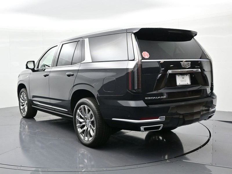 Cadillac Escalade Vehicle Full-screen Gallery Image 8