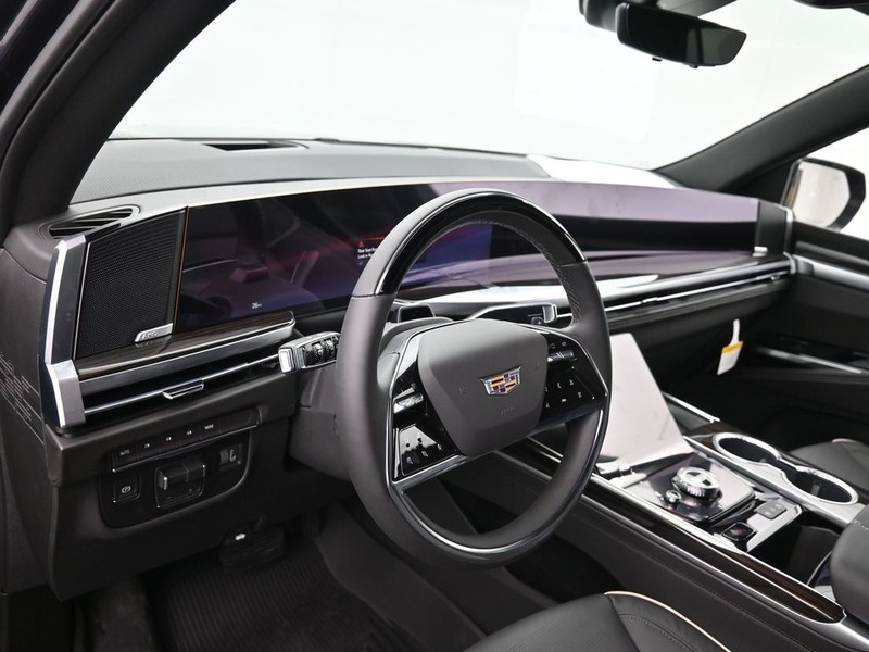 Cadillac Escalade Vehicle Full-screen Gallery Image 15