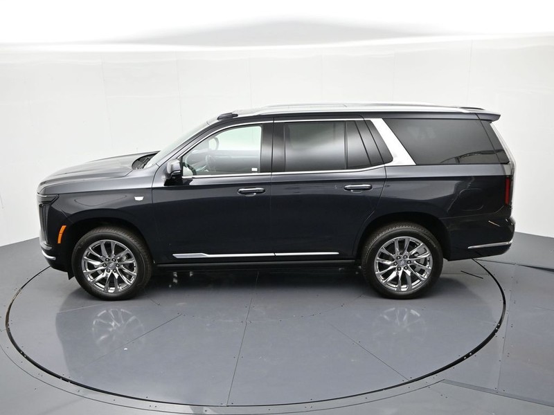 Cadillac Escalade Vehicle Full-screen Gallery Image 21