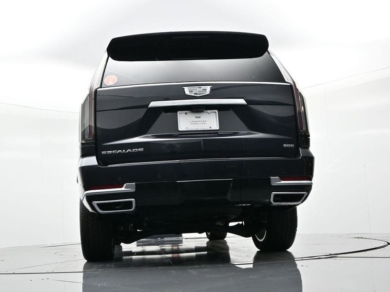 Cadillac Escalade Vehicle Full-screen Gallery Image 23