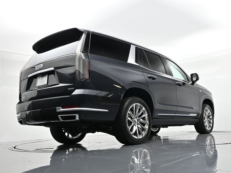 Cadillac Escalade Vehicle Full-screen Gallery Image 24