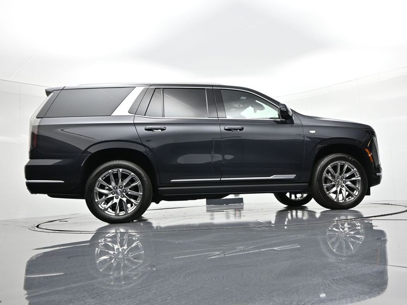 Cadillac Escalade Vehicle Full-screen Gallery Image 25