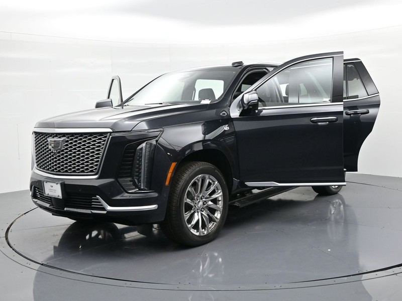 Cadillac Escalade Vehicle Full-screen Gallery Image 28