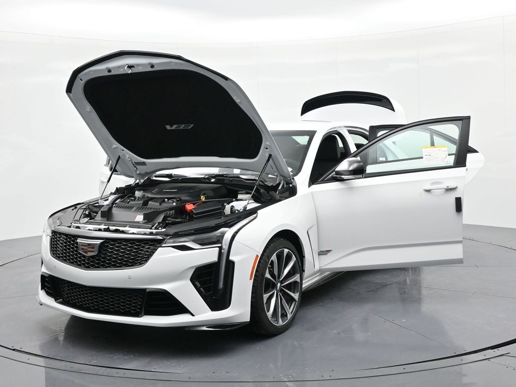 Cadillac CT4-V Vehicle Full-screen Gallery Image 23