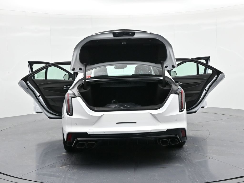 Cadillac CT4-V Vehicle Full-screen Gallery Image 24