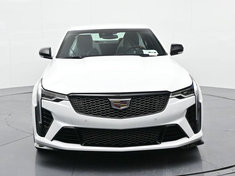 Cadillac CT4-V Vehicle Full-screen Gallery Image 3