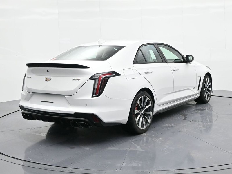 Cadillac CT4-V Vehicle Full-screen Gallery Image 6