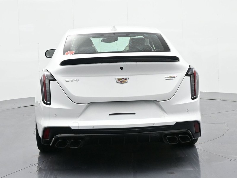 Cadillac CT4-V Vehicle Full-screen Gallery Image 7