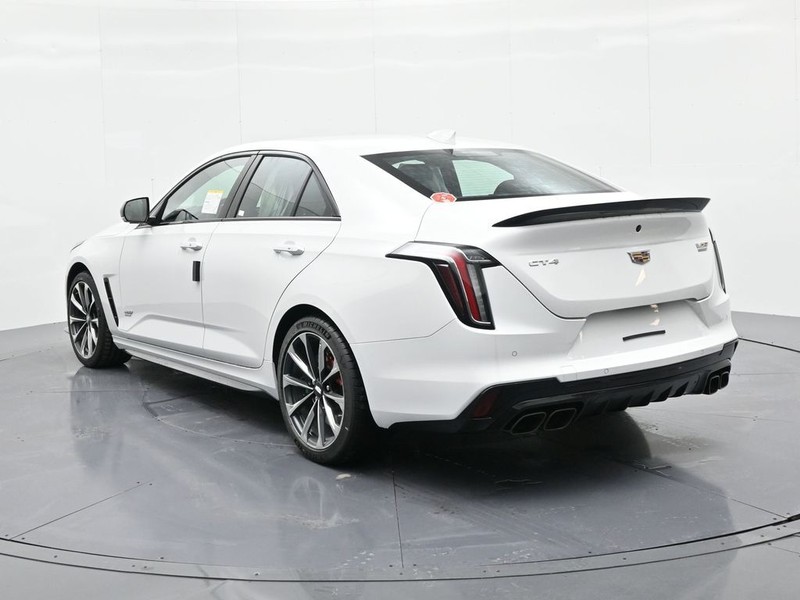 Cadillac CT4-V Vehicle Full-screen Gallery Image 8