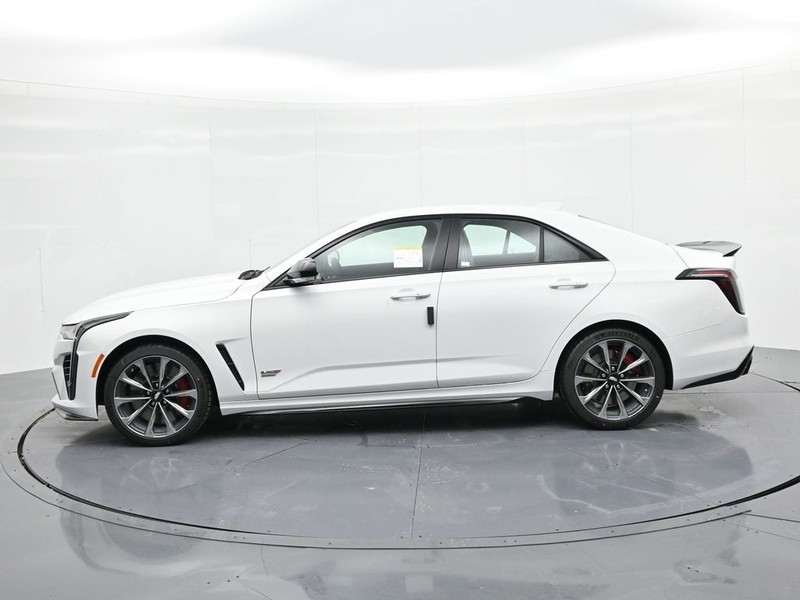 Cadillac CT4-V Vehicle Full-screen Gallery Image 9