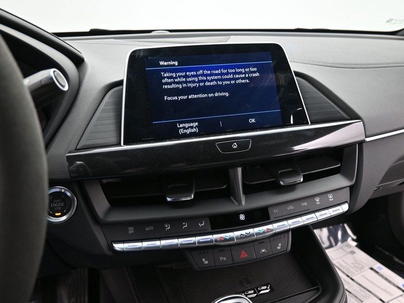 Cadillac CT4-V Vehicle Full-screen Gallery Image 12