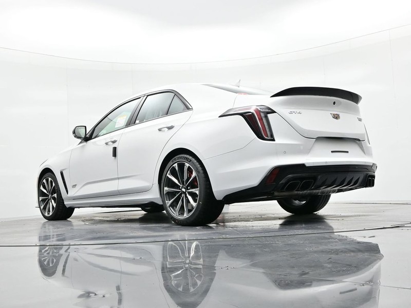 Cadillac CT4-V Vehicle Full-screen Gallery Image 17