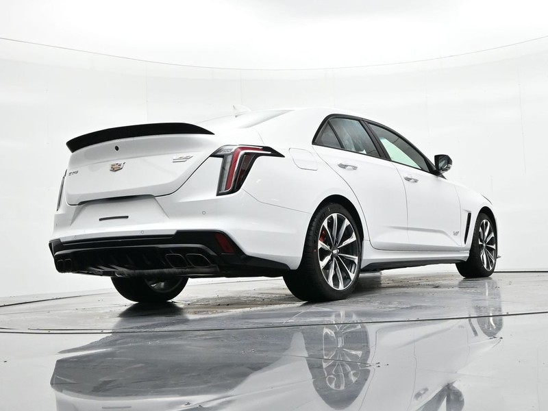 Cadillac CT4-V Vehicle Full-screen Gallery Image 19