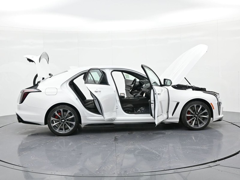 Cadillac CT4-V Vehicle Full-screen Gallery Image 21