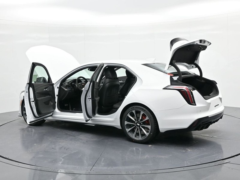 Cadillac CT4-V Vehicle Full-screen Gallery Image 22