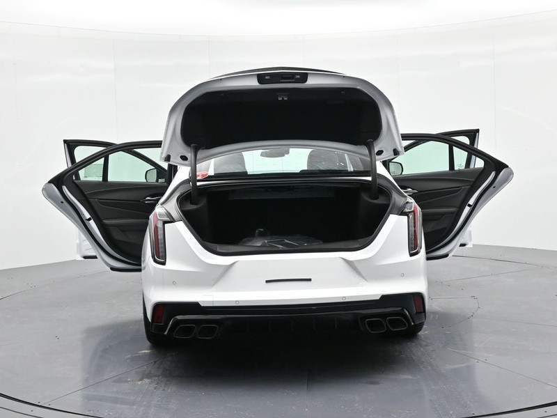 Cadillac CT4-V Vehicle Full-screen Gallery Image 24