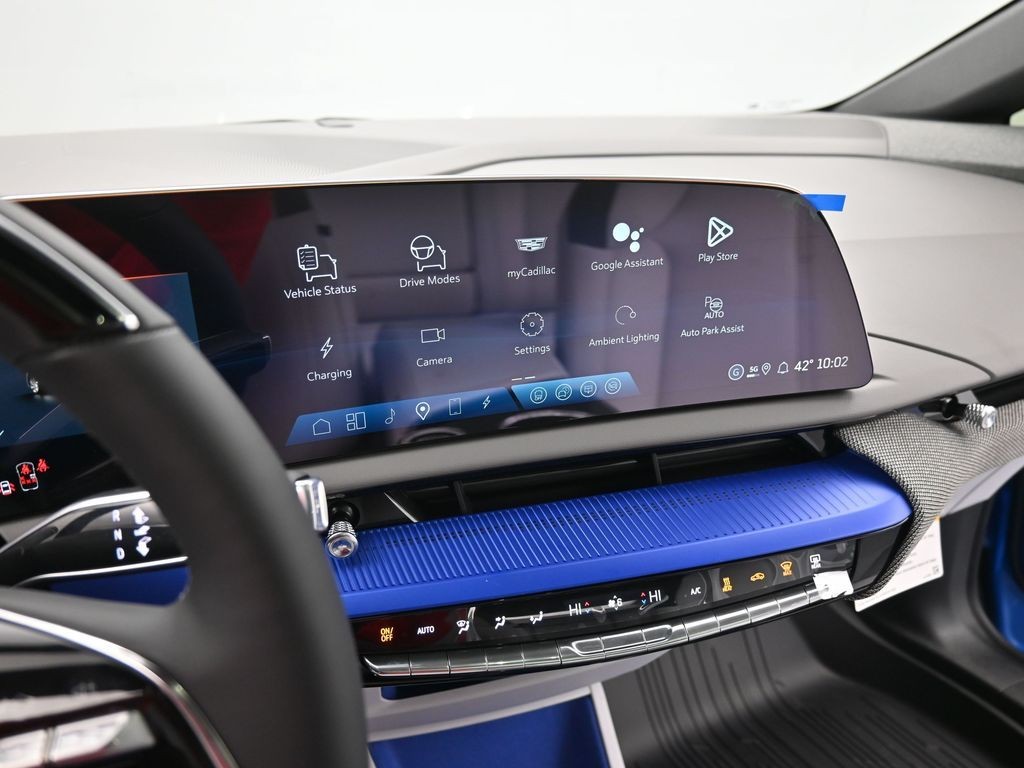 Cadillac OPTIQ Vehicle Full-screen Gallery Image 10