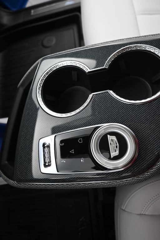 Cadillac OPTIQ Vehicle Full-screen Gallery Image 12