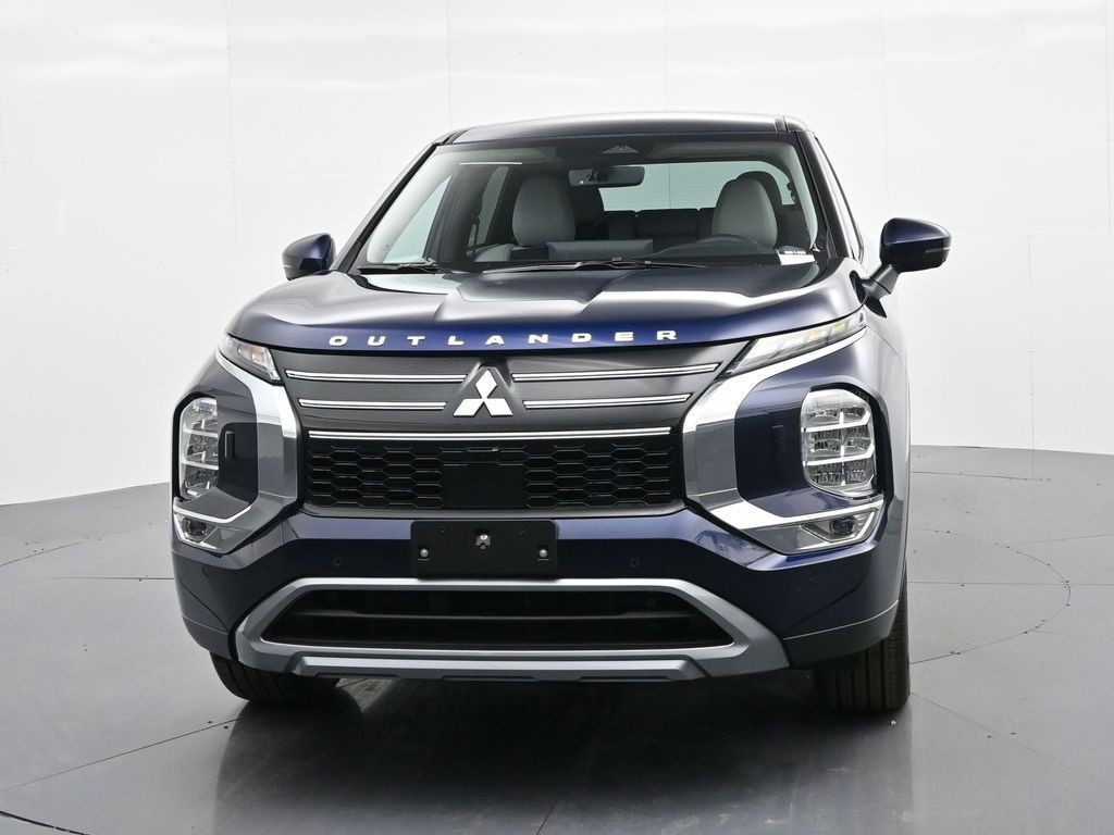 Mitsubishi Outlander Vehicle Full-screen Gallery Image 2