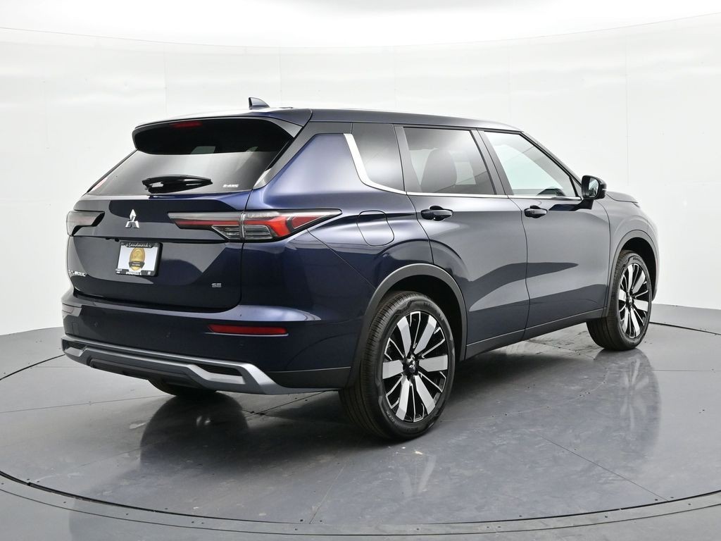 Mitsubishi Outlander Vehicle Full-screen Gallery Image 5