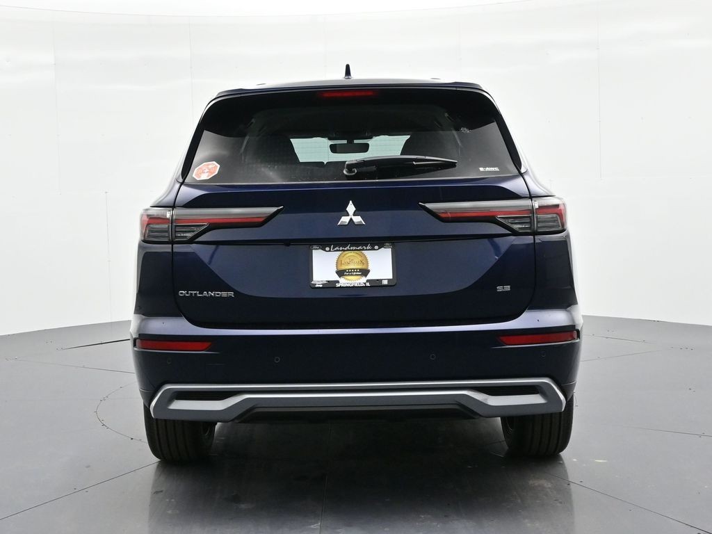 Mitsubishi Outlander Vehicle Full-screen Gallery Image 6