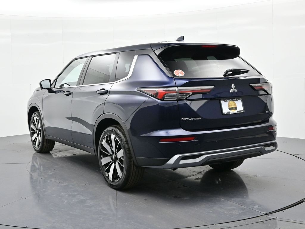 Mitsubishi Outlander Vehicle Full-screen Gallery Image 7