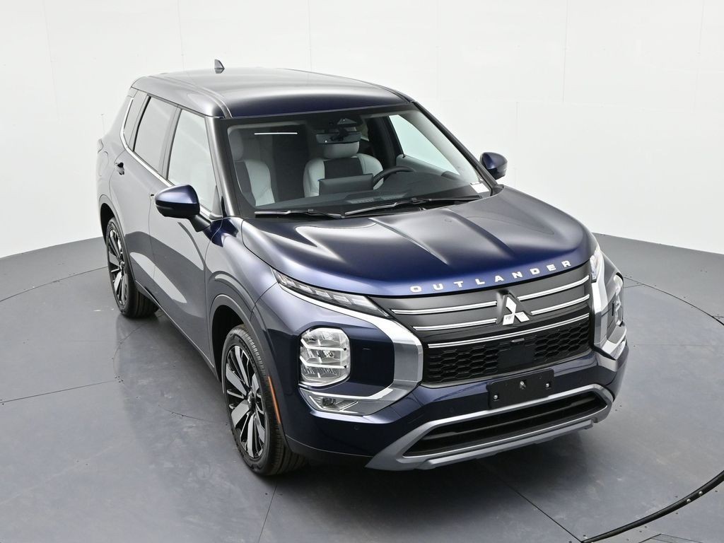 Mitsubishi Outlander Vehicle Full-screen Gallery Image 16