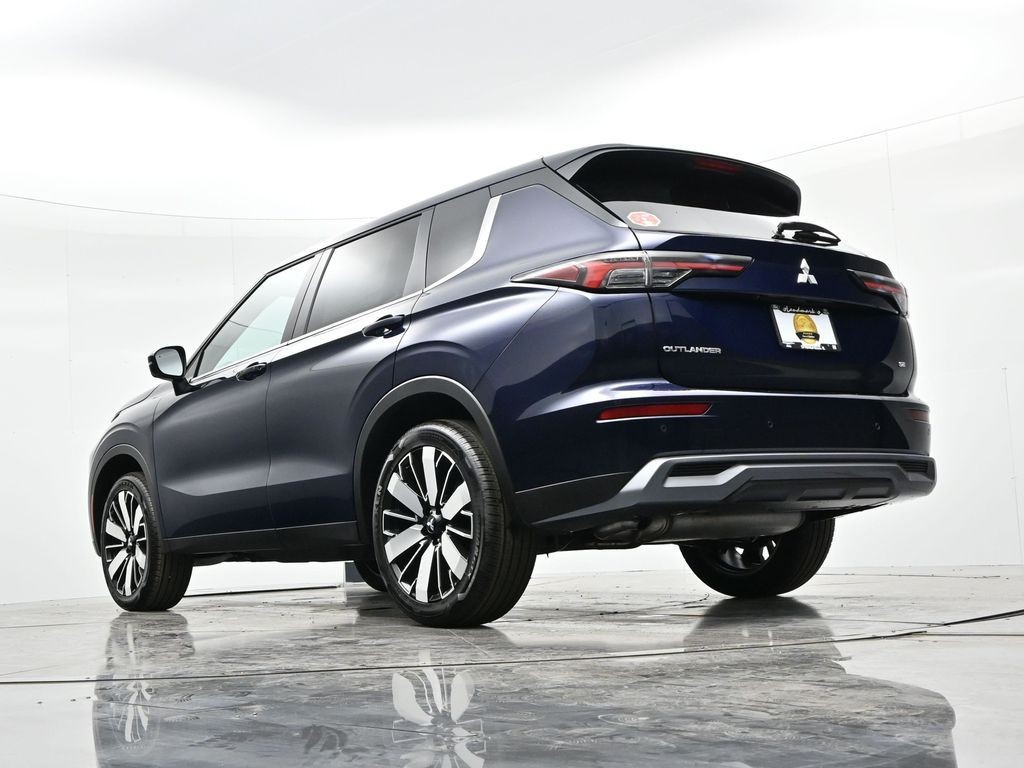 Mitsubishi Outlander Vehicle Full-screen Gallery Image 20