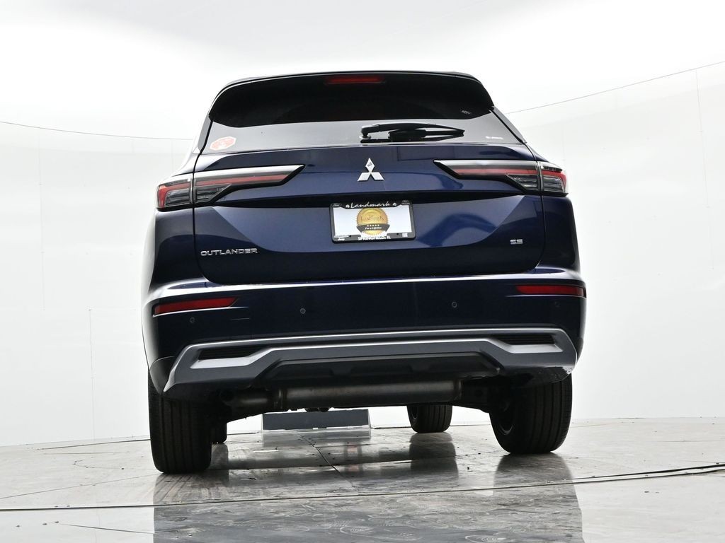 Mitsubishi Outlander Vehicle Full-screen Gallery Image 21