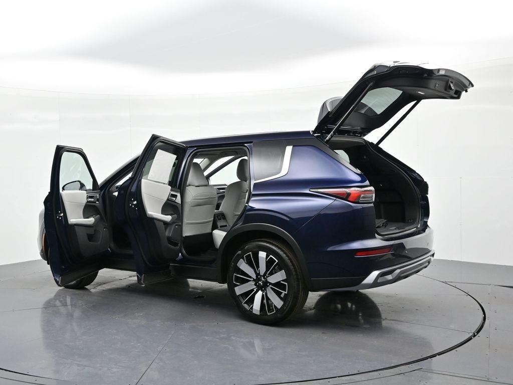 Mitsubishi Outlander Vehicle Full-screen Gallery Image 25