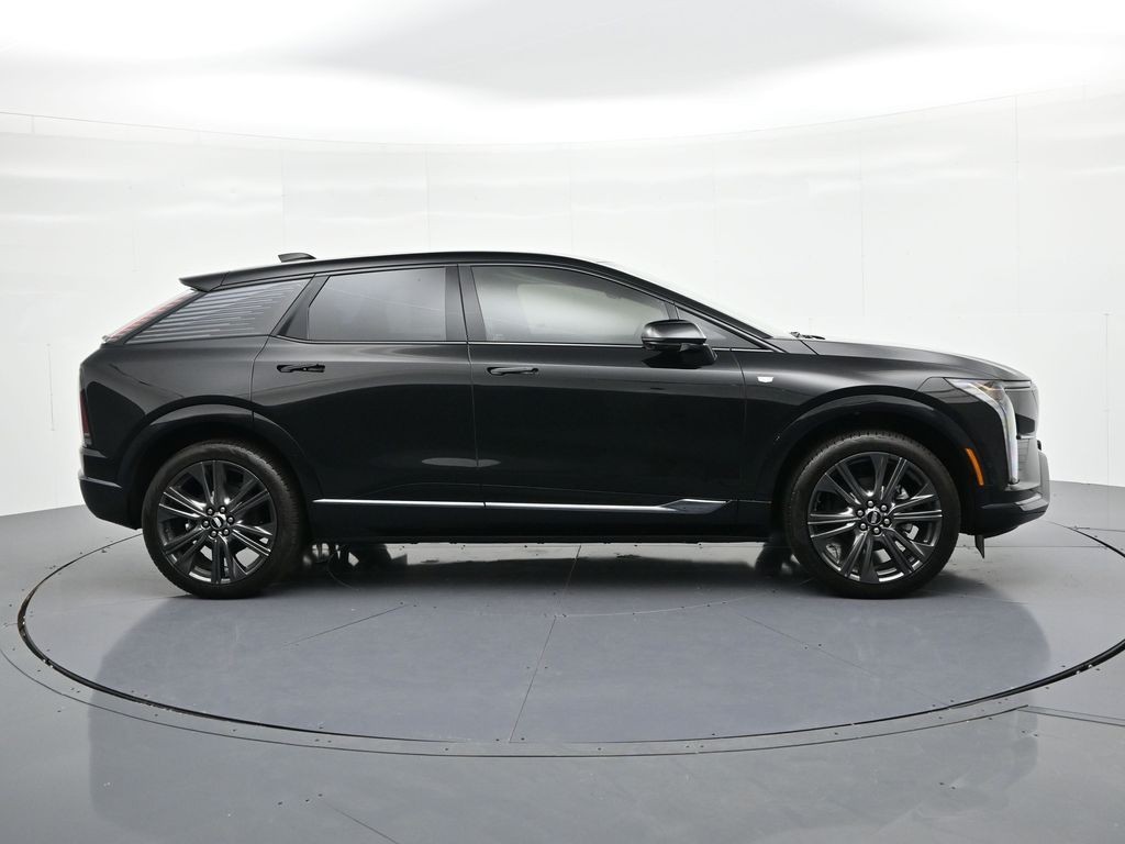 Cadillac OPTIQ Vehicle Full-screen Gallery Image 4