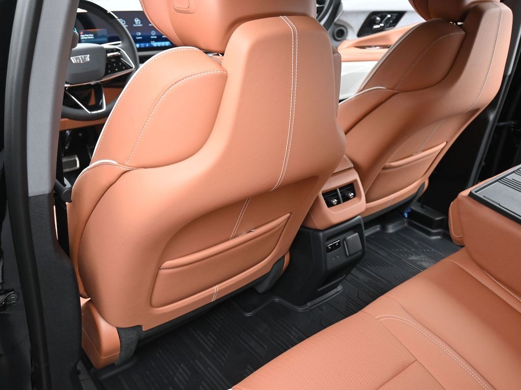 Cadillac OPTIQ Vehicle Full-screen Gallery Image 13