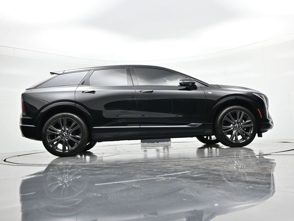 Cadillac OPTIQ Vehicle Full-screen Gallery Image 21