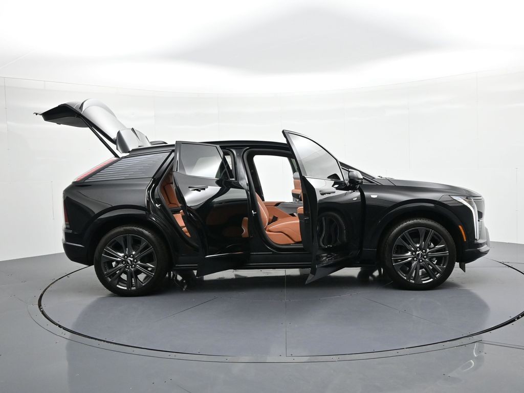 Cadillac OPTIQ Vehicle Full-screen Gallery Image 22